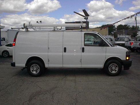 Used 2019 Chevrolet Express 3500 UNAVAIL RWD image 3