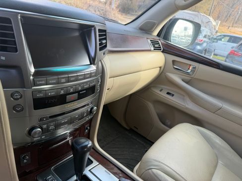 Used 2009 Lexus LX 570 image 16