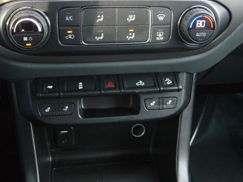 Used 2018 Chevrolet Colorado Z71 image 11