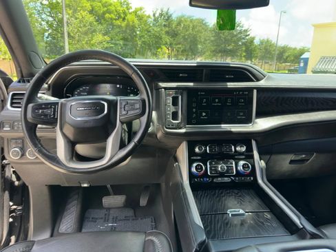 Used 2022 GMC Yukon XL Denali AWD/4WD image 12