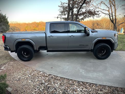 Used 2025 GMC Sierra 2500 AT4 image 6