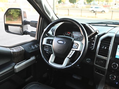 Used 2018 Ford F350 Lariat image 27