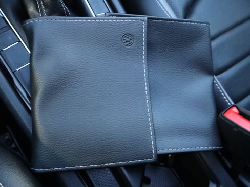 Used 2022 Volkswagen Taos SEL image 33