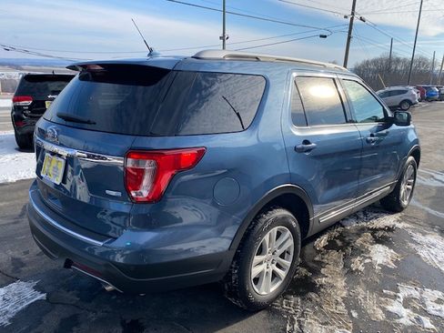 Used 2018 Ford Explorer XLT image 6