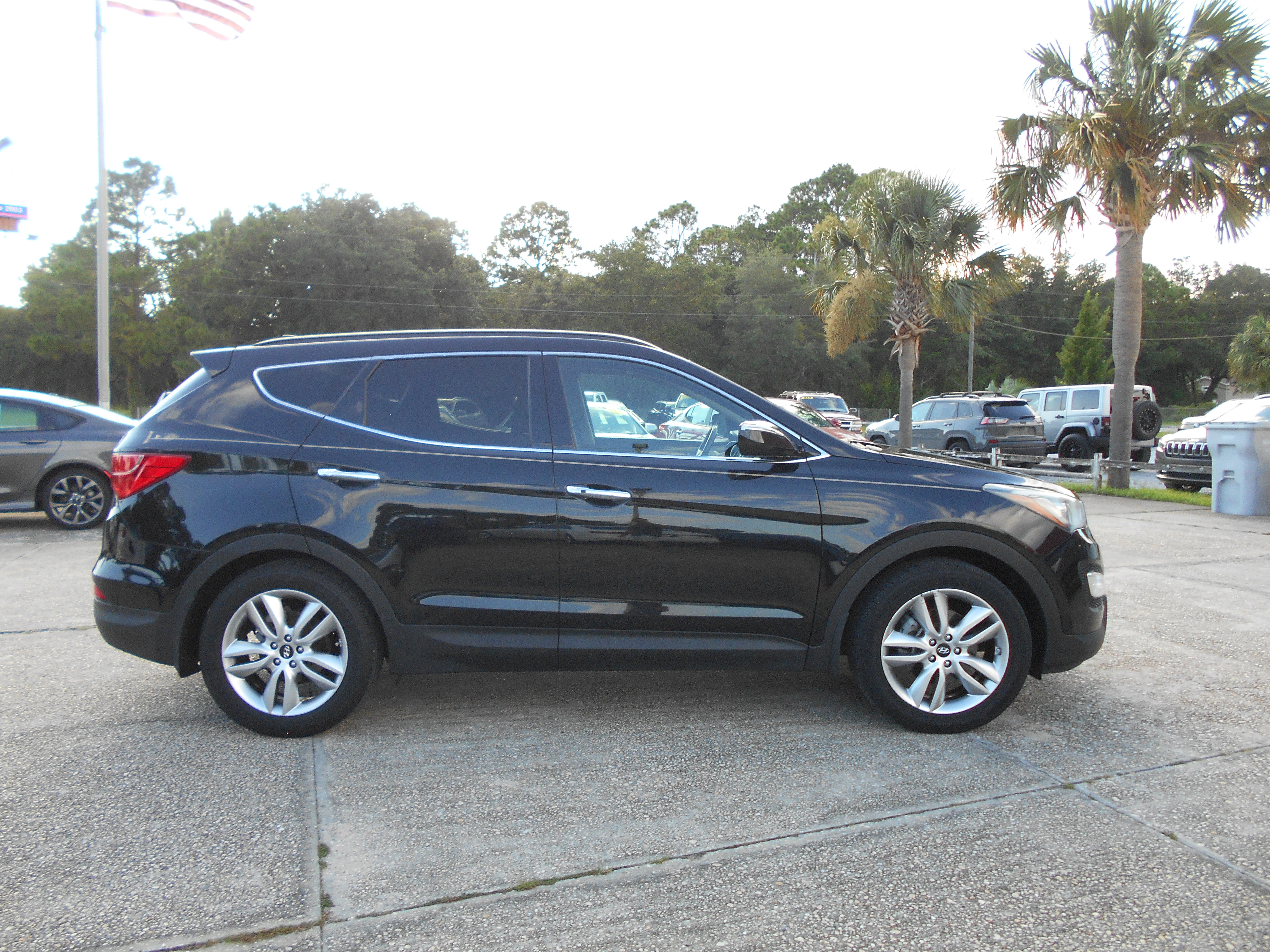 Used 2015 Hyundai Santa Fe w/ Ultimate Package FWD image 4