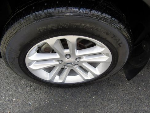 Used 2015 Ford Explorer XLT image 13