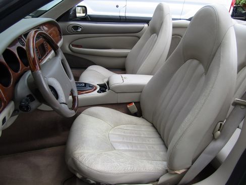 Used 2000 Jaguar XK8 Convertible RWD image 10