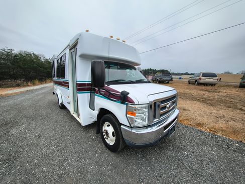 Used 2016 Ford E-350 and Econoline 350 image 5