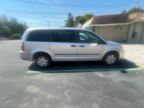 Used 2008 Dodge Grand Caravan SE FWD image 12