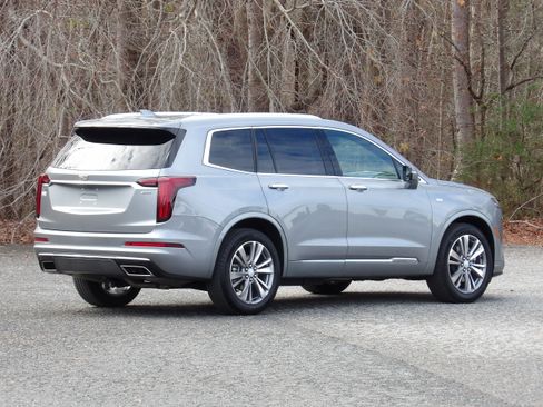 Used 2025 Cadillac XT6 Premium Luxury image 9