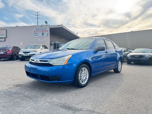 Used 2010 Ford Focus SE image 2