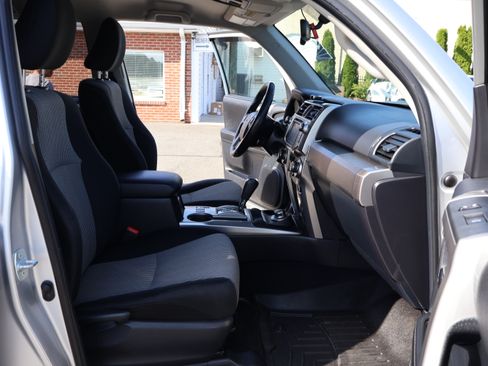 Used 2014 Toyota 4Runner SR5 image 18