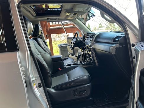 Used 2015 Toyota 4Runner SR5 Premium image 11