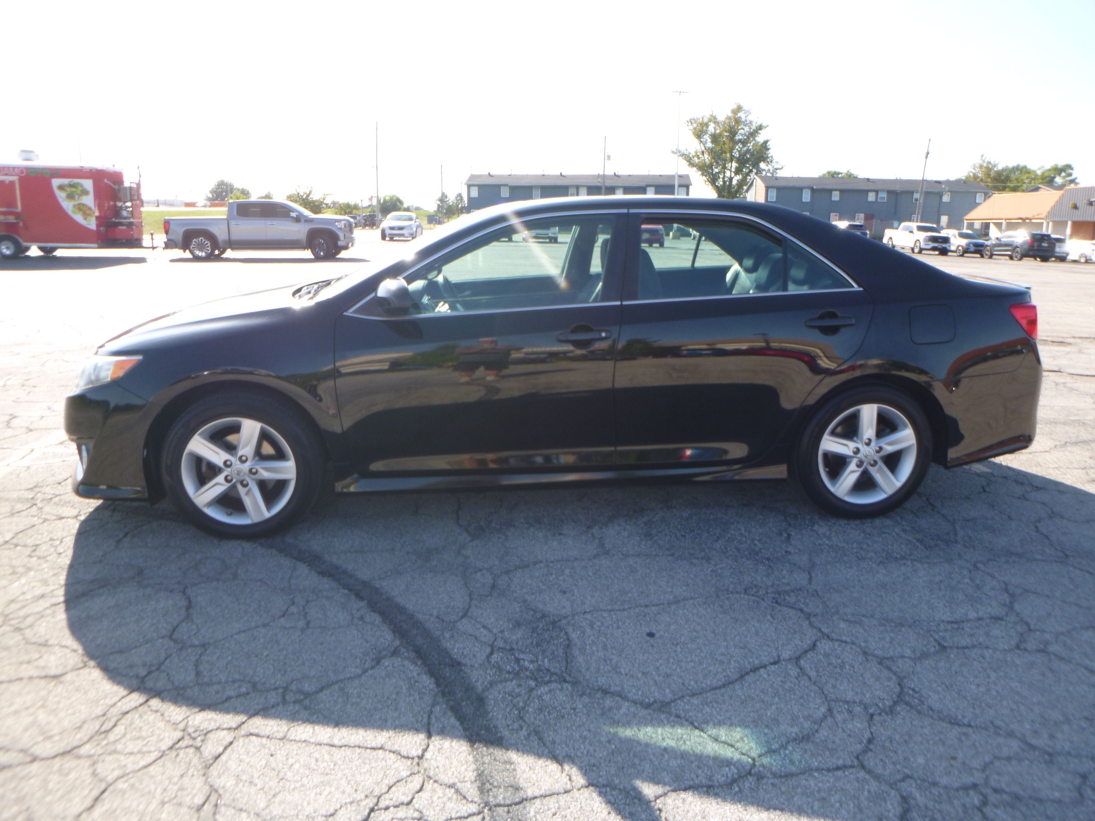 Used 2014 Toyota Camry SE Sport FWD image 1