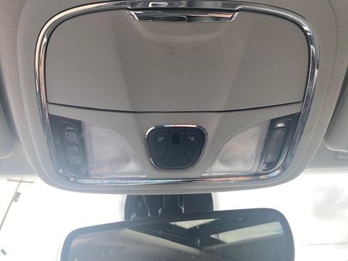Used 2019 Jeep Cherokee Limited image 30