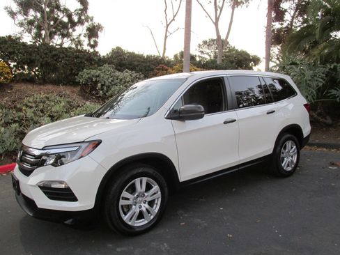 Used 2018 Honda Pilot LX image 2