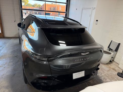 Used 2021 Aston Martin DBX AWD/4WD image 8
