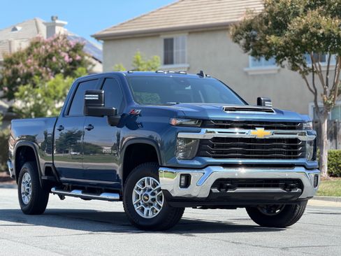 Used 2025 Chevrolet Silverado 2500 4x4 Crew Cab LT image 6