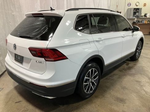 Used 2020 Volkswagen Tiguan SE image 29