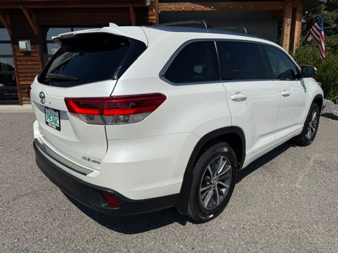 Used 2017 Toyota Highlander AWD V6 image 5