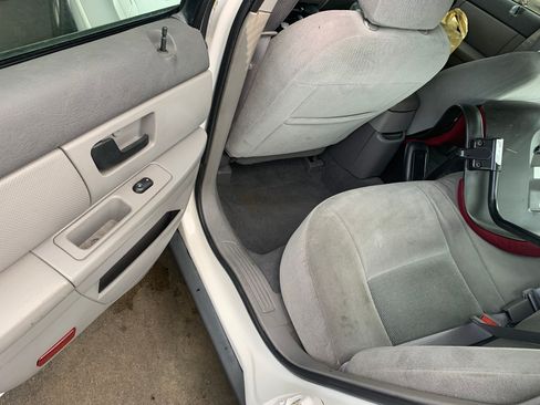 Used 2006 Ford Taurus SE image 17