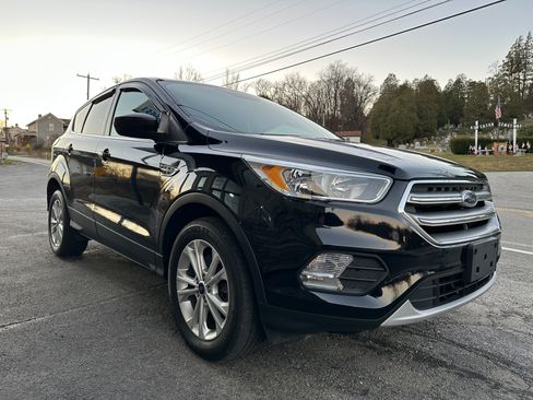 Used 2017 Ford Escape SE image 5