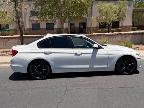 Used 2013 BMW 320i xDrive Sedan AWD/4WD image 6