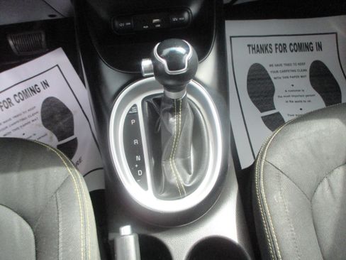 Used 2016 Kia Soul + image 6