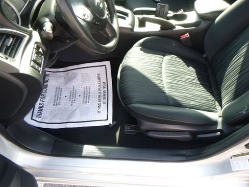 Used 2019 Nissan Sentra SV FWD image 14