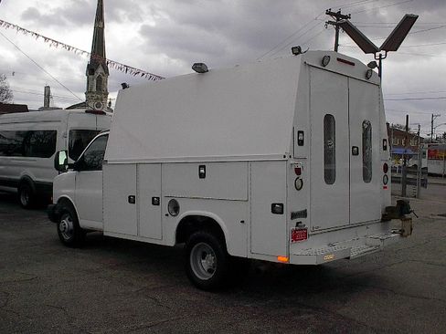 Used 2015 Chevrolet Express 3500 image 7