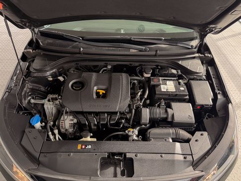 Used 2020 Hyundai Elantra SEL image 17