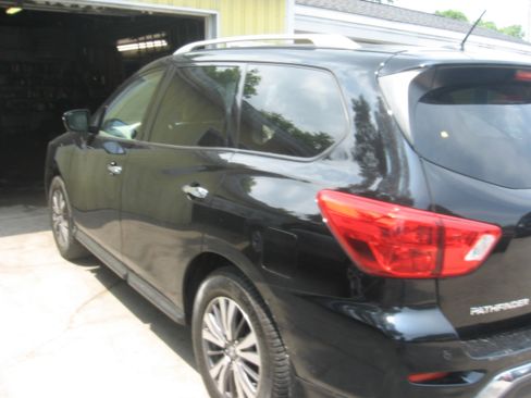 Used 2018 Nissan Pathfinder 4WD image 6