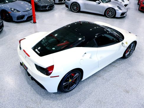 Used 2016 Ferrari 488 GTB RWD image 6
