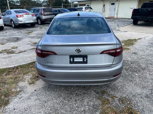 Used 2020 Volkswagen Jetta SE image 4