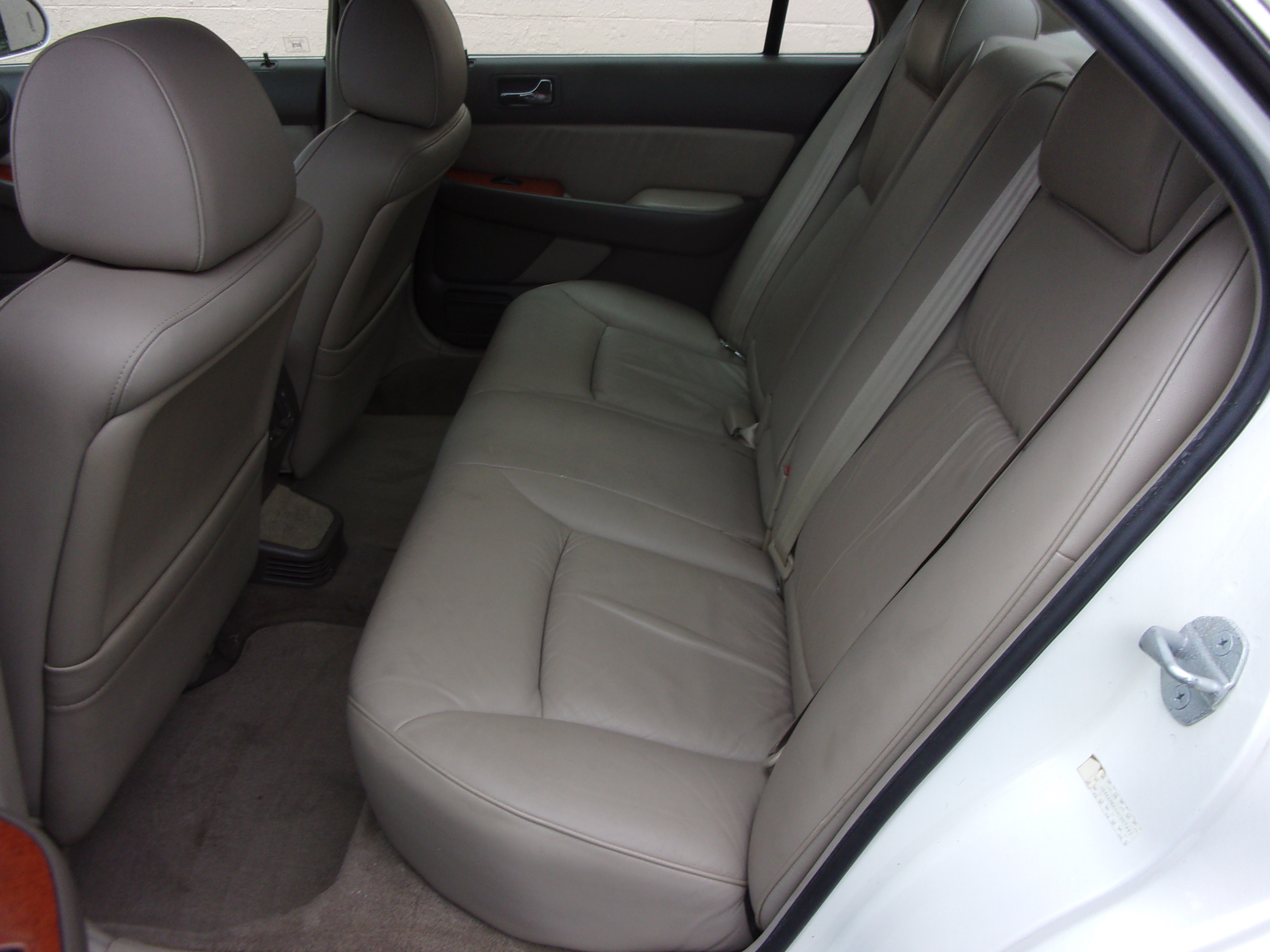Used 2004 Acura RL w/ Navigation FWD image 9