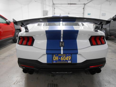 Used 2025 Ford Mustang Shelby GT350 RWD image 5