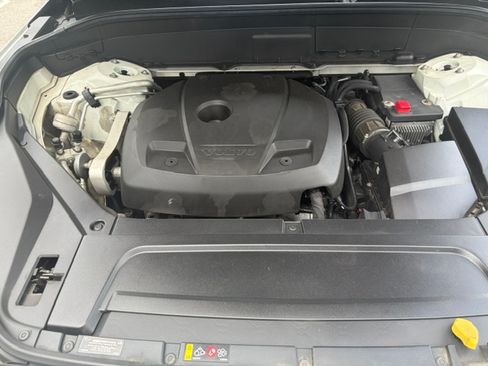 Used 2017 Volvo XC90 AWD T6 Momentum image 32