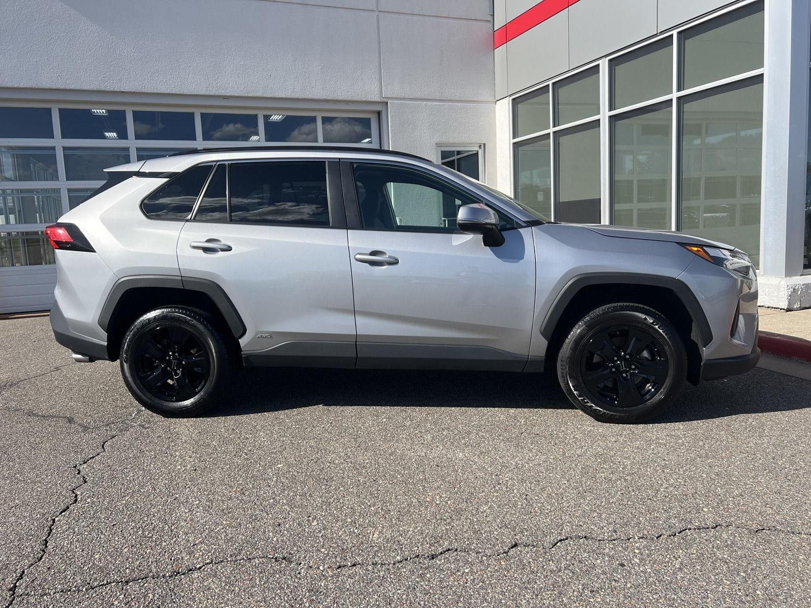 Used 2025 Toyota RAV4 XLE AWD/4WD image 10