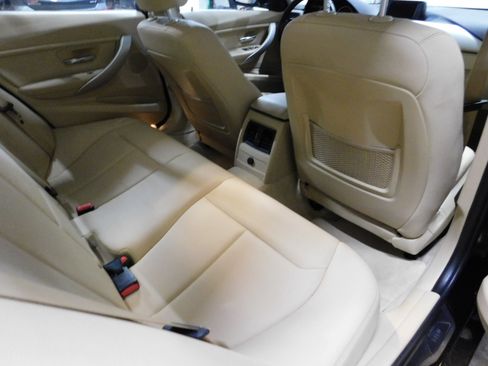 Used 2013 BMW 320i xDrive image 13