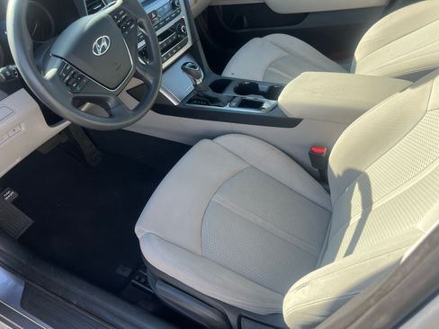 Used 2017 Hyundai Sonata SE FWD image 18