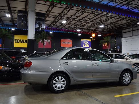 Used 2005 Toyota Camry LE image 8