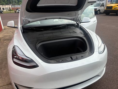 Used 2023 Tesla Model Y AWD image 13
