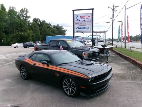 Used 2022 Dodge Challenger R/T Plus image 23