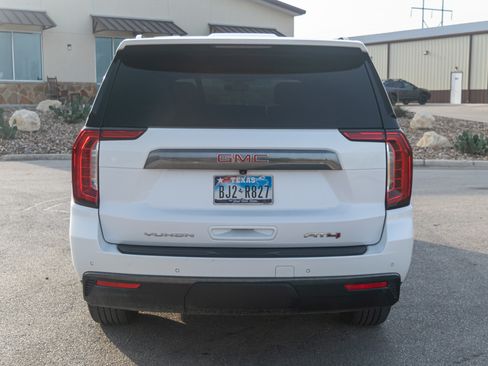 Used 2022 GMC Yukon XL AT4 image 4