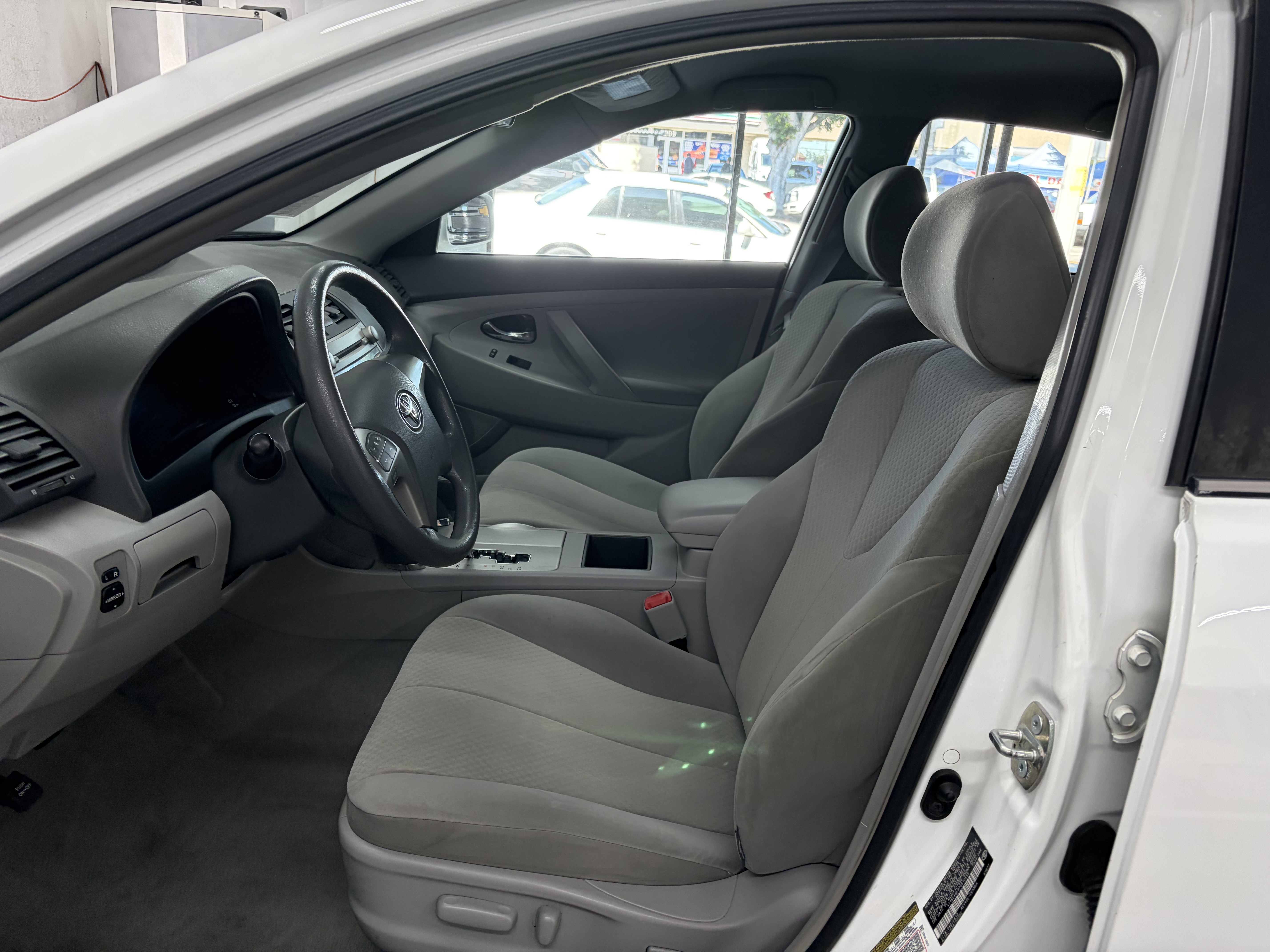 Used 2007 Toyota Camry LE Sedan FWD image 9