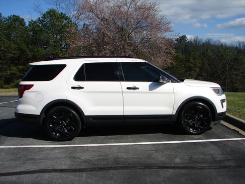 Used 2019 Ford Explorer Sport image 11