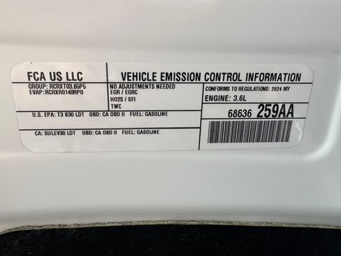 Used 2024 Chrysler Pacifica Touring-L FWD image 22