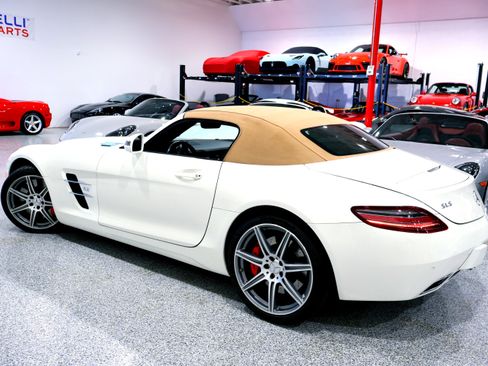 Used 2012 Mercedes-Benz SLS AMG image 4