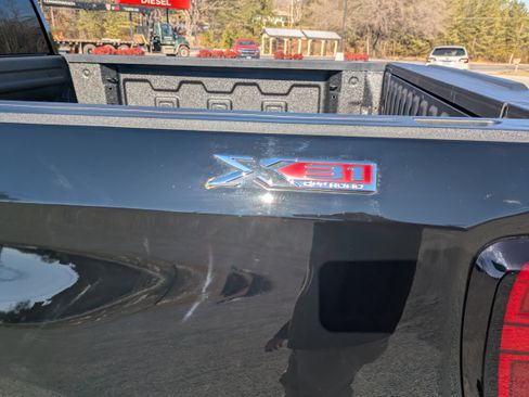 Used 2024 GMC Sierra 1500 SLT image 4