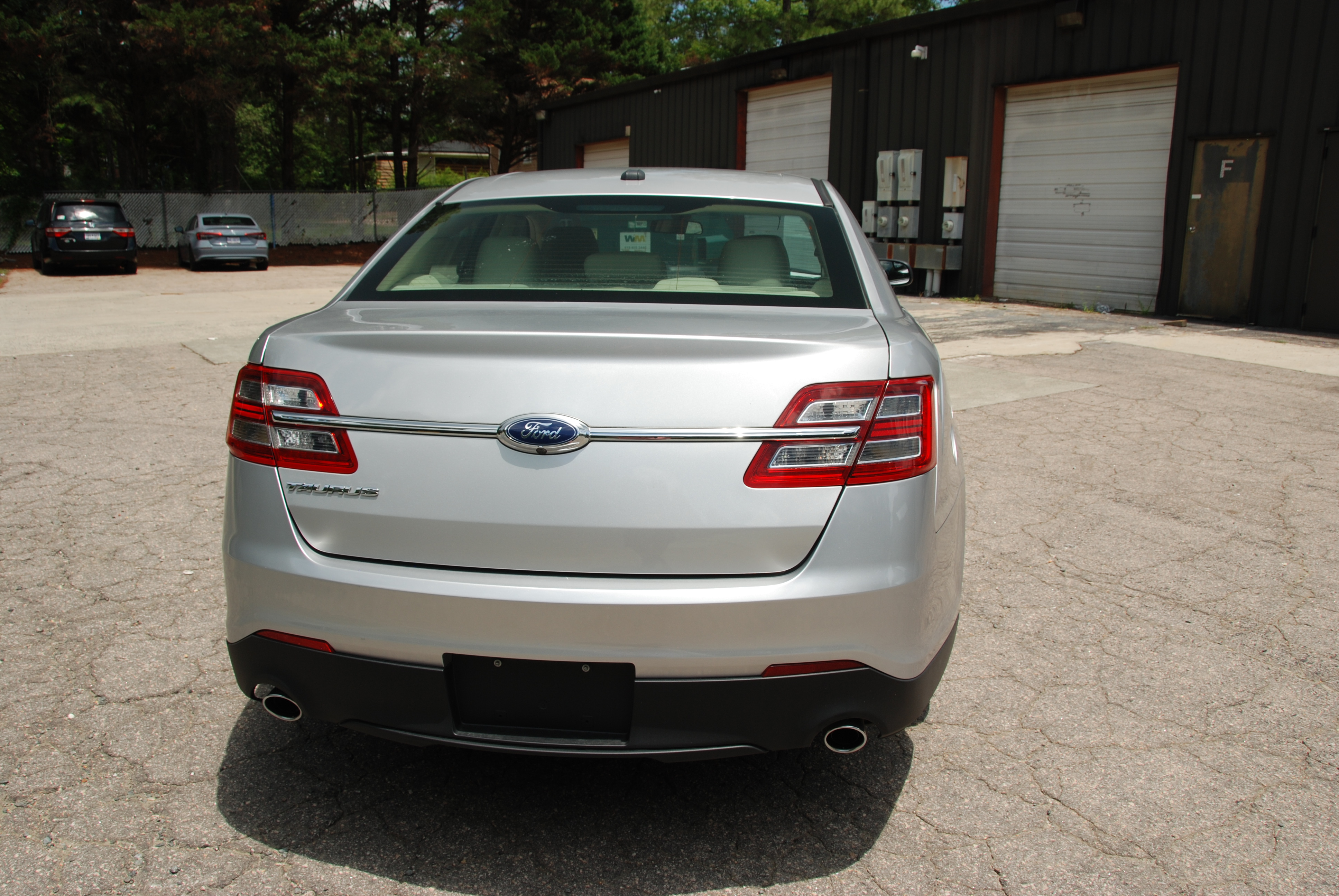 Used 2018 Ford Taurus SE FWD image 17